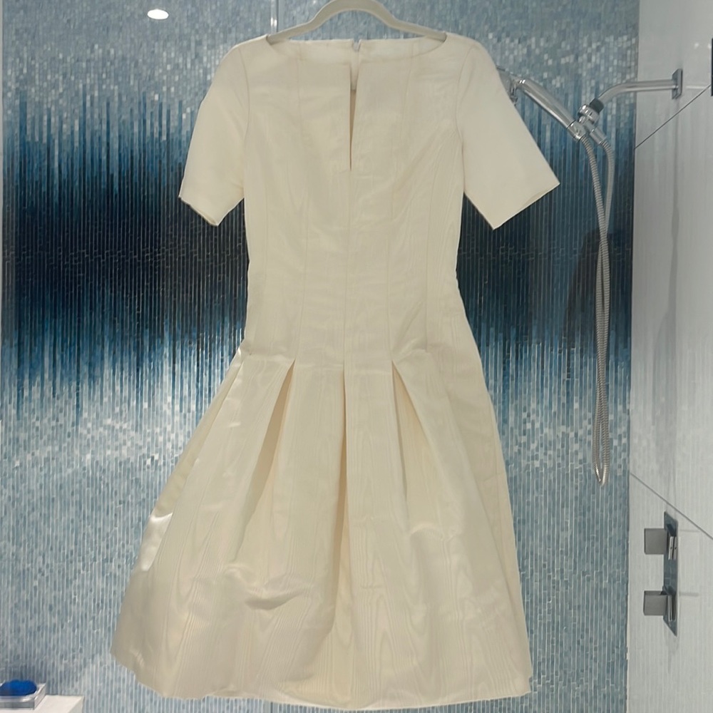 Oscar de La Renta white Faille dress. Original Sample with tag. Size 2 bridal